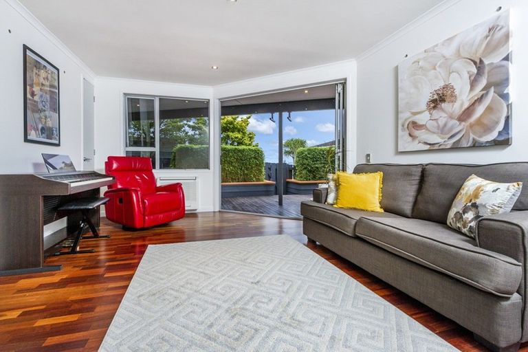 Photo of property in 1007 Beach Road, Torbay, Auckland, 0630