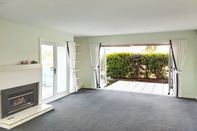 Photo of property in 11 Enticott Place, Huntsbury, Christchurch, 8022