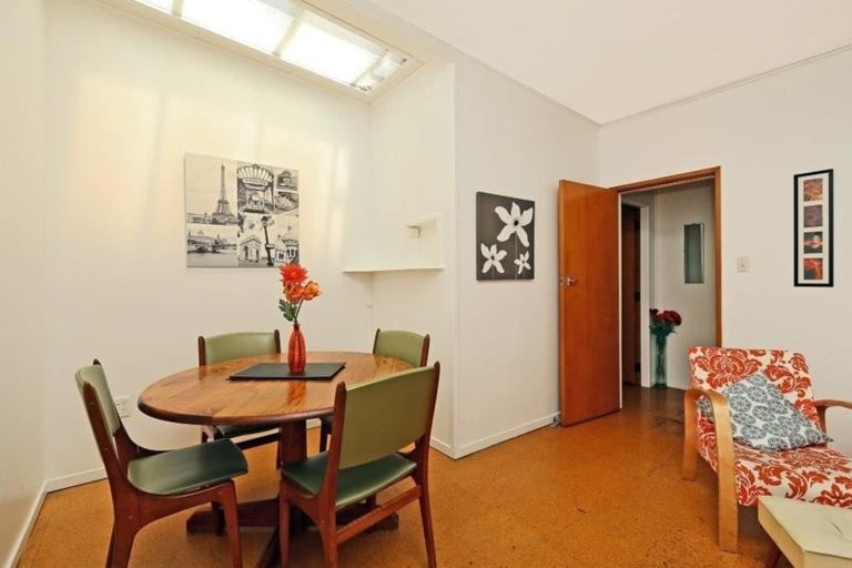 Photo of property in 241 Kenilworth Road, Mayfair, Hastings, 4122