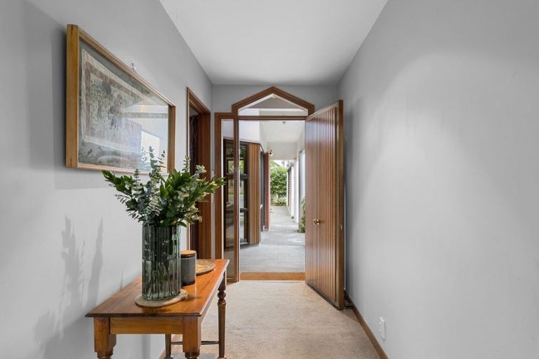 Photo of property in 20 Snowdon Road, Fendalton, Christchurch, 8052