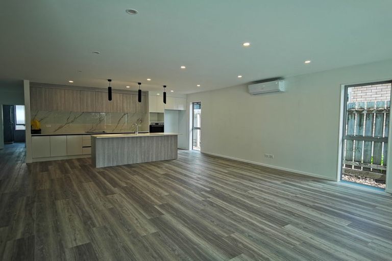 Photo of property in 25a Lillian Place, Orewa, 0931