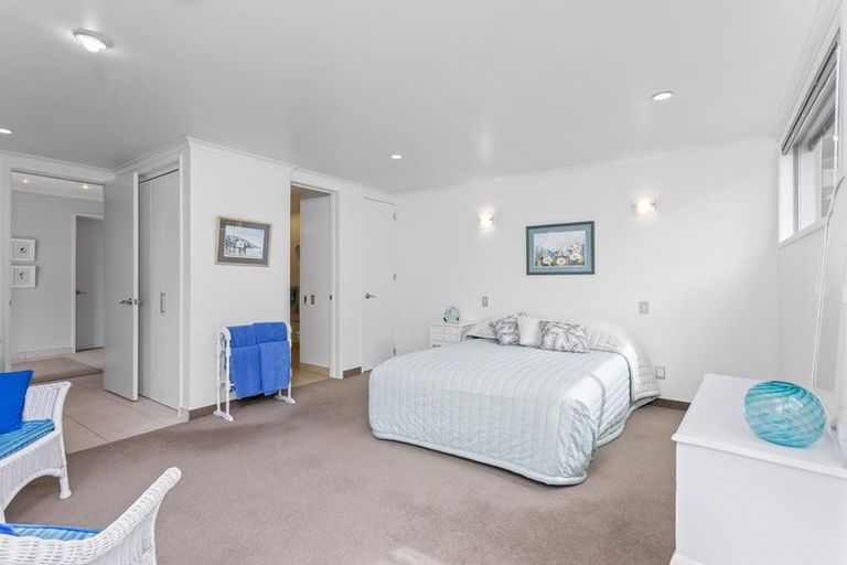 Photo of property in 88 Grovenor Drive, Orewa, 0931