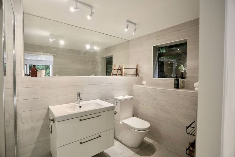 Photo of property in 14 Tinopai Road, Titirangi, Auckland, 0604