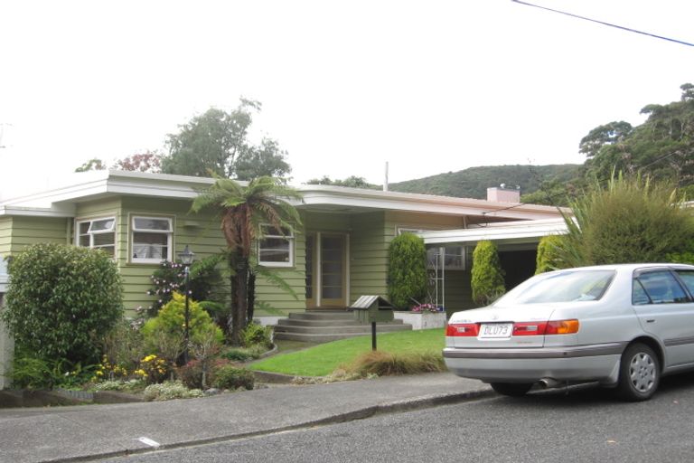 Photo of property in 2 Crawford Grove, Naenae, Lower Hutt, 5011