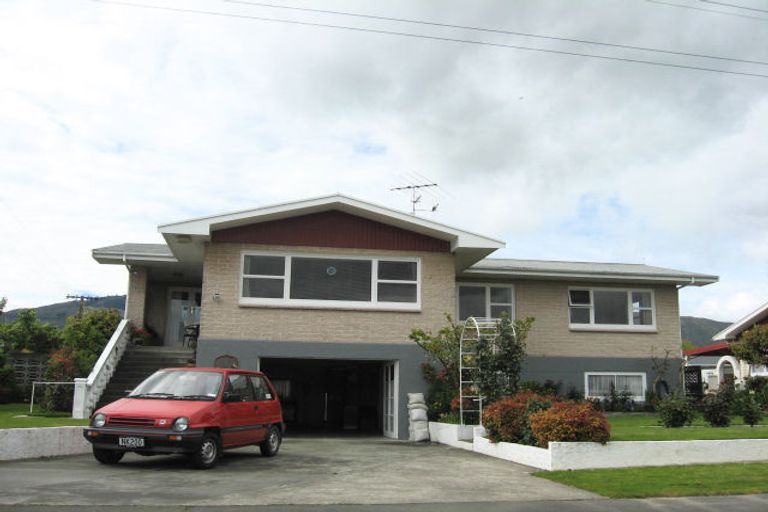 Photo of property in 11 Reeves Street, Stoke, Nelson, 7011