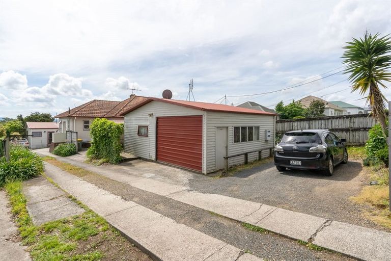 Photo of property in 94 Forest Lake Road, Forest Lake, Hamilton, 3200