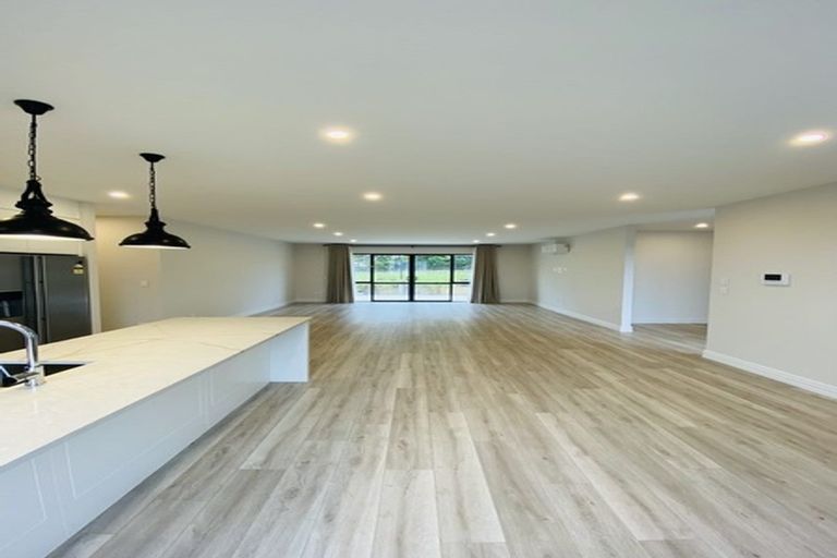 Photo of property in 21 Reserva Crescent, Kumeu, 0810