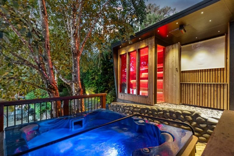 Photo of property in 39 Taylor Terrace, Tawa, Wellington, 5028