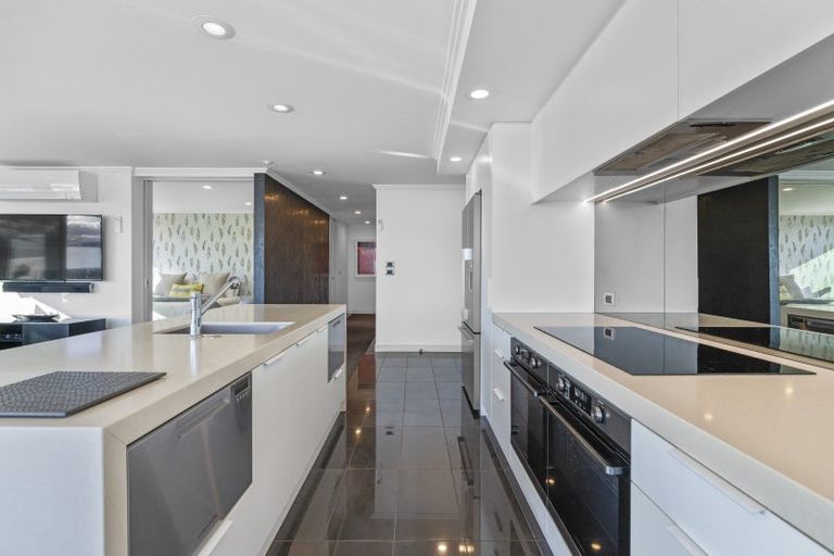 Photo of property in 225 Lake Terrace, Waipahihi, Taupo, 3330