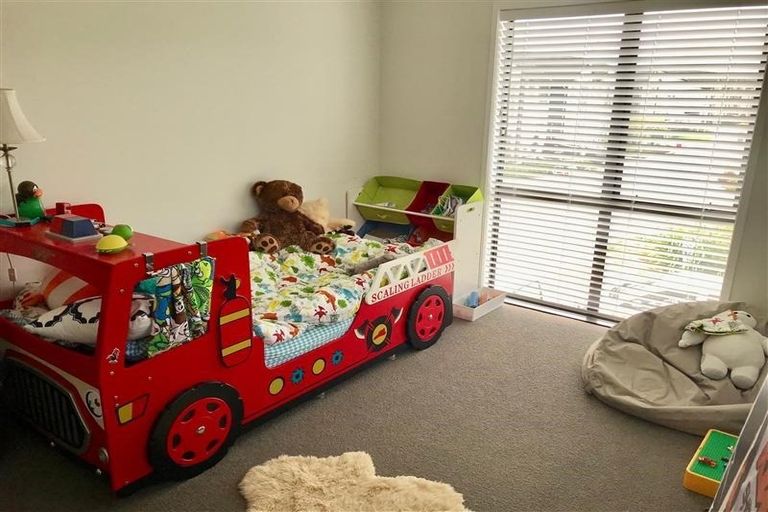 Photo of property in 17 Somerby Mews, Silverstream, Upper Hutt, 5019