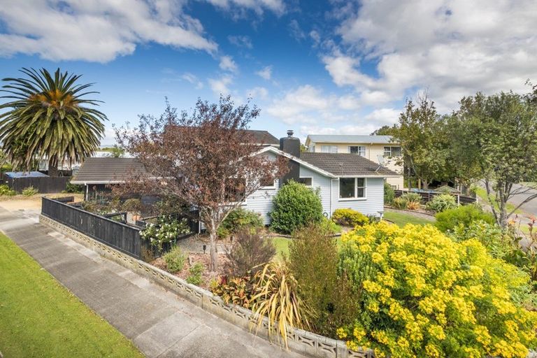 Photo of property in 11 Catlins Crescent, Milson, Palmerston North, 4414
