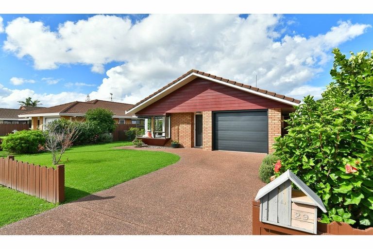 Photo of property in 29 Edward Avenue, Orewa, 0931