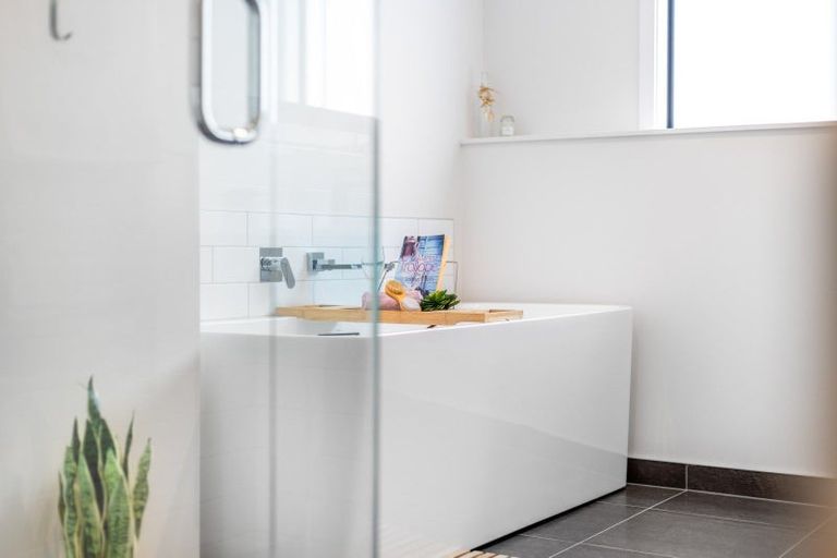 Photo of property in 22 Queen Charlotte Drive, Aotea, Porirua, 5024