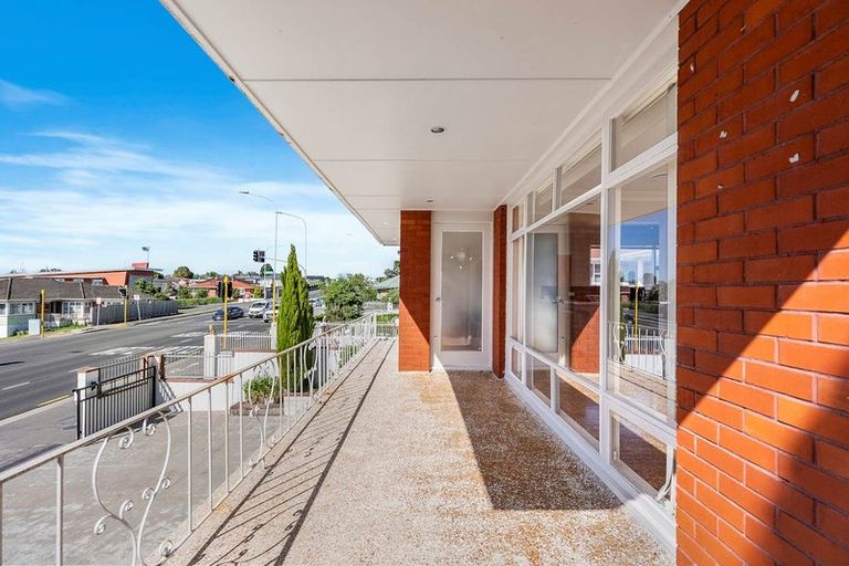 Photo of property in 342 Te Atatu Road, Te Atatu South, Auckland, 0610