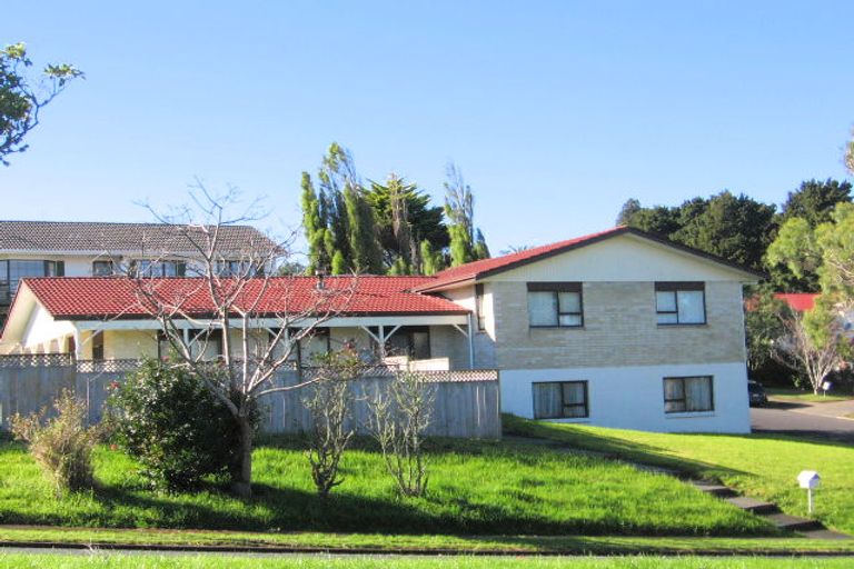 Photo of property in 4 Goodwood Drive, Goodwood Heights, Auckland, 2105