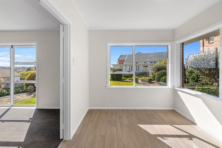 Photo of property in 27 View Road, Henderson, Auckland, 0612