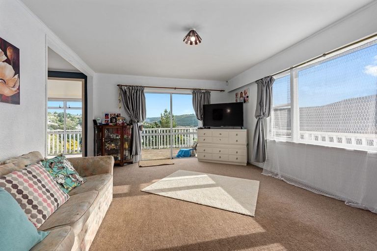 Photo of property in 32 Castle Crescent, Stokes Valley, Lower Hutt, 5019