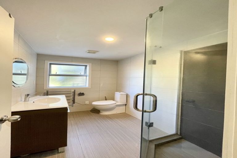 Photo of property in 4 Seaton Road, Murrays Bay, Auckland, 0630