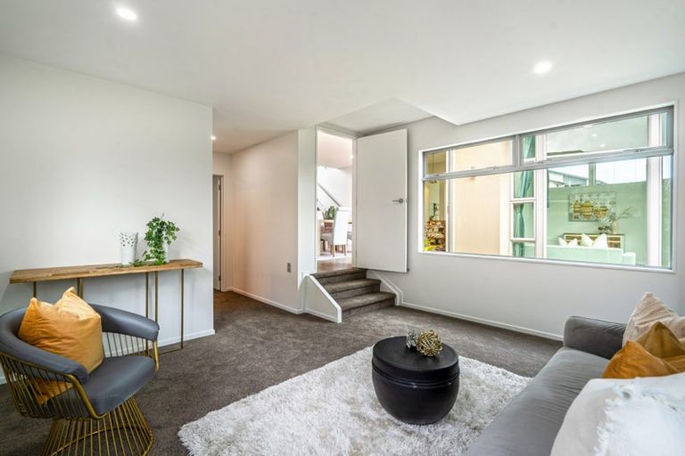 Photo of property in 90 Medallion Drive, Oteha, Auckland, 0632