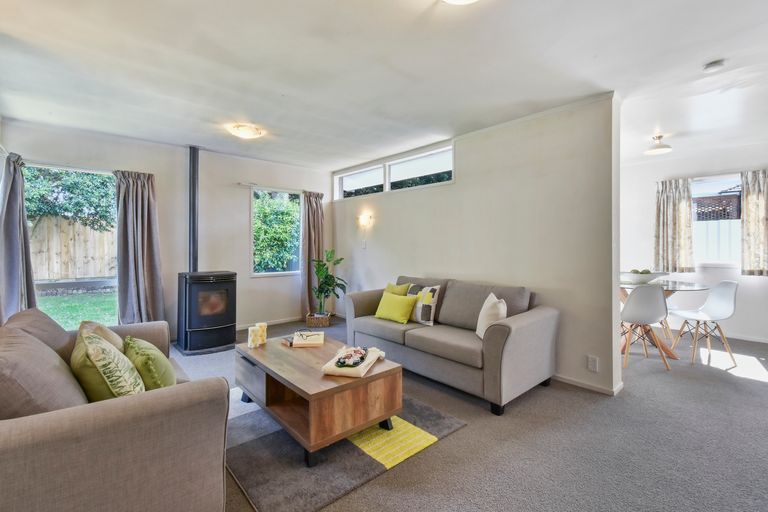 Photo of property in 1 Arthur Place, Opaheke, Papakura, 2113