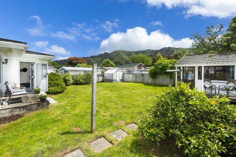 Photo of property in 27 Kentucky Street, Totara Park, Upper Hutt, 5018