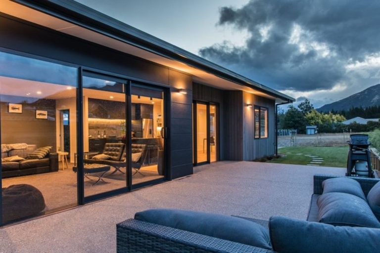 Photo of property in 16 Sarges Way, Lake Hawea, Wanaka, 9382