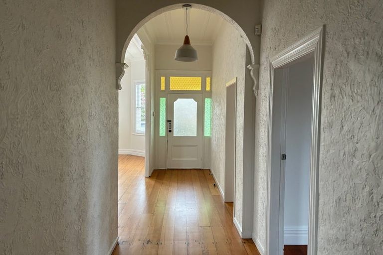 Photo of property in 1/30 Princes Street, Northcote Point, Auckland, 0627