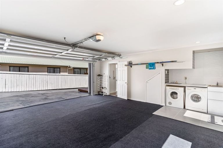 Photo of property in 2/862 East Coast Road, Northcross, Auckland, 0630