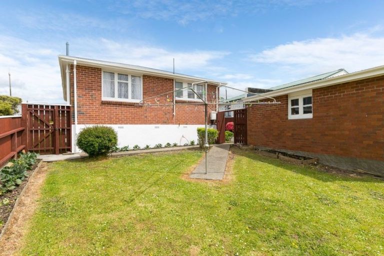 Photo of property in 32 Bracken Road, Paparangi, Wellington, 6037