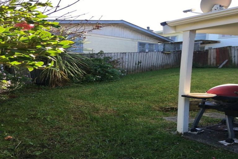 Photo of property in 2/37 Roberts Road, Glenfield, Auckland, 0629