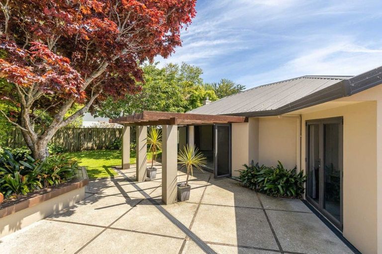 Photo of property in 3c Kinross Drive, Merrilands, New Plymouth, 4312