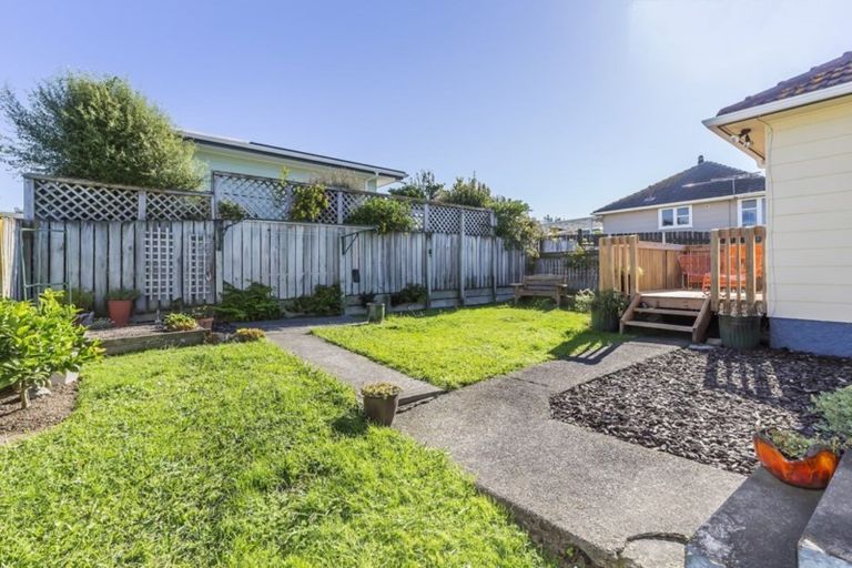 Photo of property in 110 Main Road, Titahi Bay, Porirua, 5022