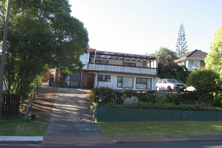 Photo of property in 17 Diana Drive, Glenfield, Auckland, 0627