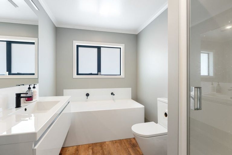 Photo of property in 10 Oriwa Lane, Levin, 5571