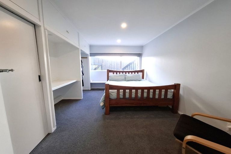 Photo of property in 1/52 Pupuke Road, Hillcrest, Auckland, 0627