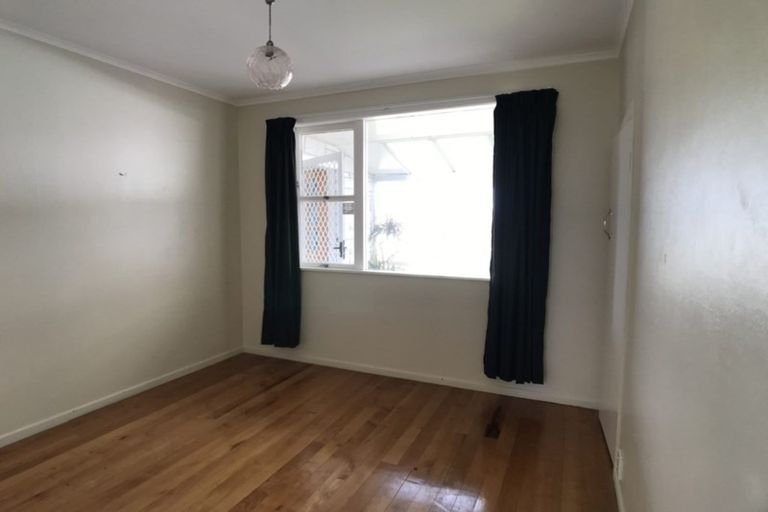 Photo of property in 12 Limmer Place, Browns Bay, Auckland, 0632