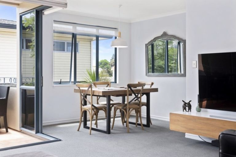 Photo of property in 2/8 Victoria Road, Mount Maunganui, 3116