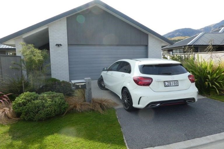 Photo of property in 4 Shipton Court, Lower Shotover, Queenstown, 9304