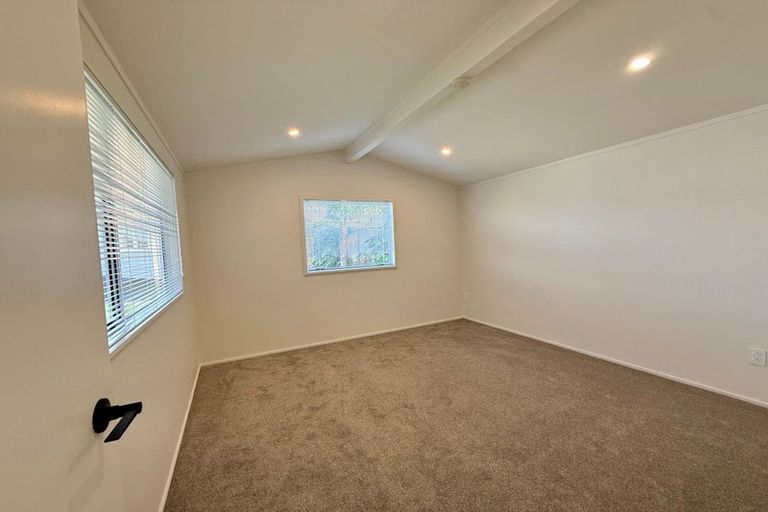 Photo of property in 7 Thornlow Street, Glendene, Auckland, 0602