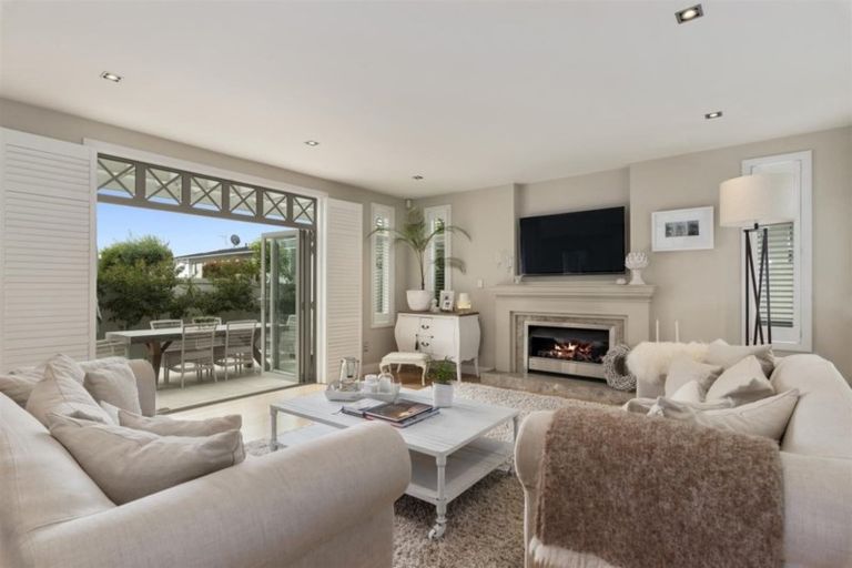 Photo of property in 270 Hurstmere Road, Takapuna, Auckland, 0622