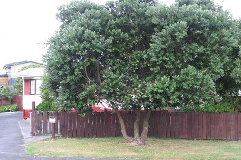 Photo of property in 36 Fitzherbert Avenue, West Harbour, Auckland, 0618