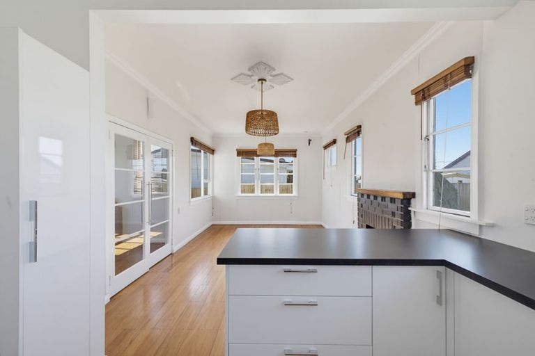 Photo of property in 403 Carrington Street, Upper Vogeltown, New Plymouth, 4310