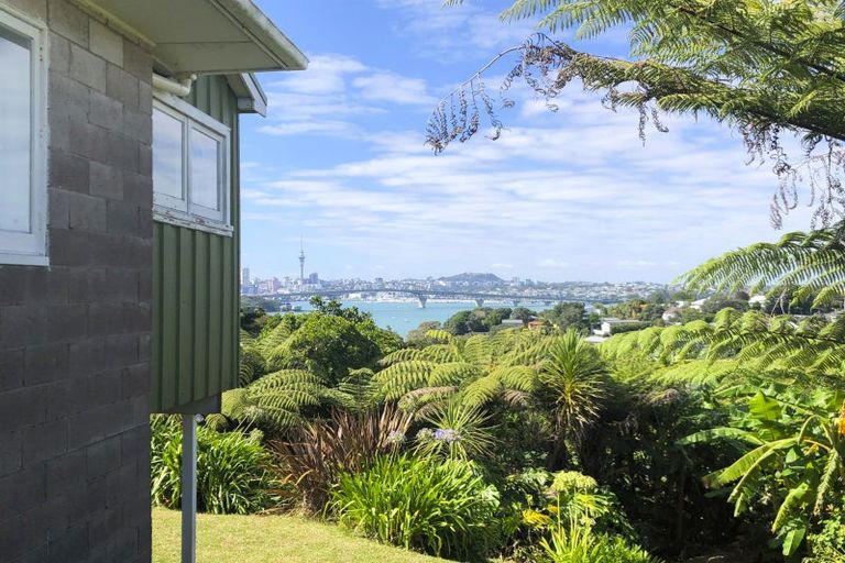 Photo of property in 26 Fairfax Avenue, Northcote, Auckland, 0627