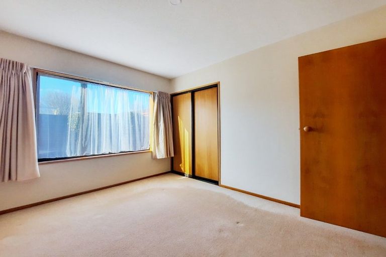 Photo of property in 2/8 Cricklewood Place, Avonhead, Christchurch, 8042