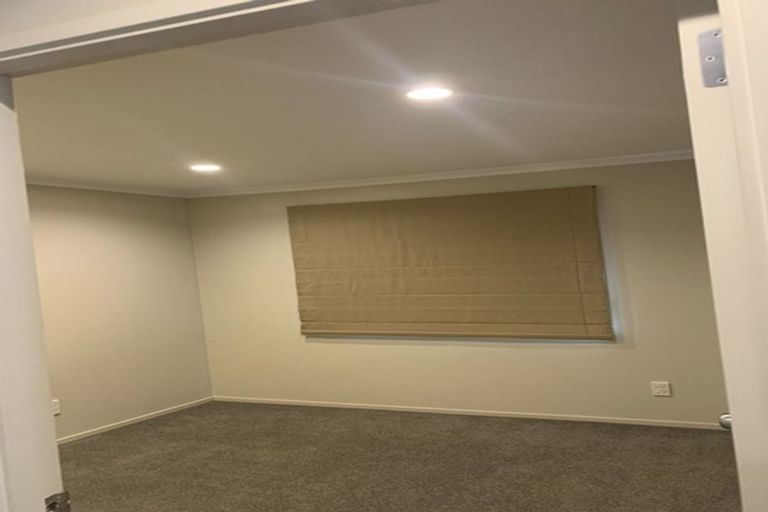 Photo of property in 8 Carisbrook Crescent, Papakura, 2110