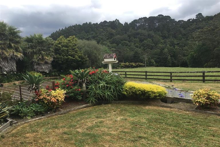 Photo of property in 332 Upper Orewa Road, Wainui, Silverdale, 0992