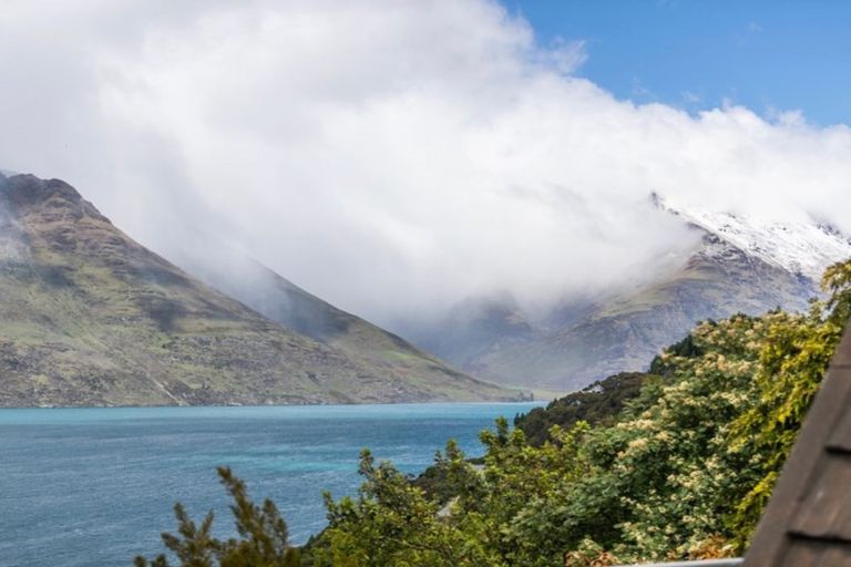 Photo of property in 6a Williams Street, Sunshine Bay, Queenstown, 9300