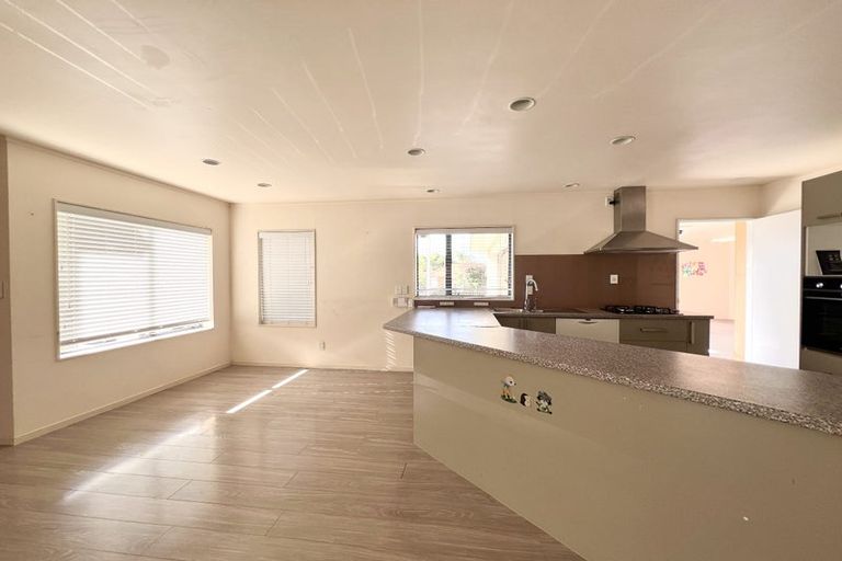 Photo of property in 33 Davington Way, Burswood, Auckland, 2013