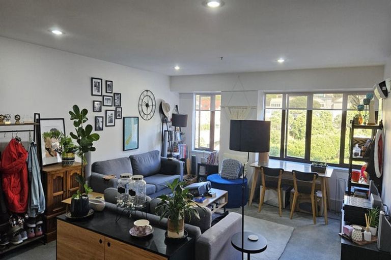 Photo of property in St Peters Apartments, 4e/192 Willis Street, Te Aro, Wellington, 6011