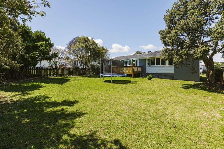 Photo of property in 16 Totara Street, Waiuku, 2123